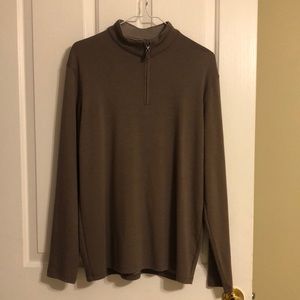 Mizzen and Main brown pullover. Medium trim fit.